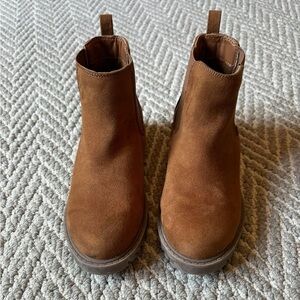 Excellent condition Girls Gap tan boots size 12